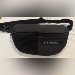 NWOT Under Armour Black Belt Bag